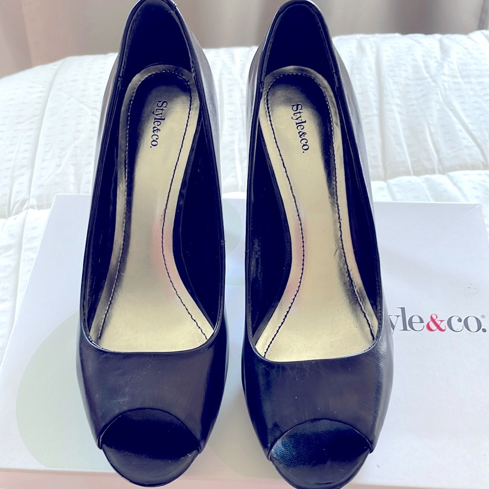 Peep toe Heels